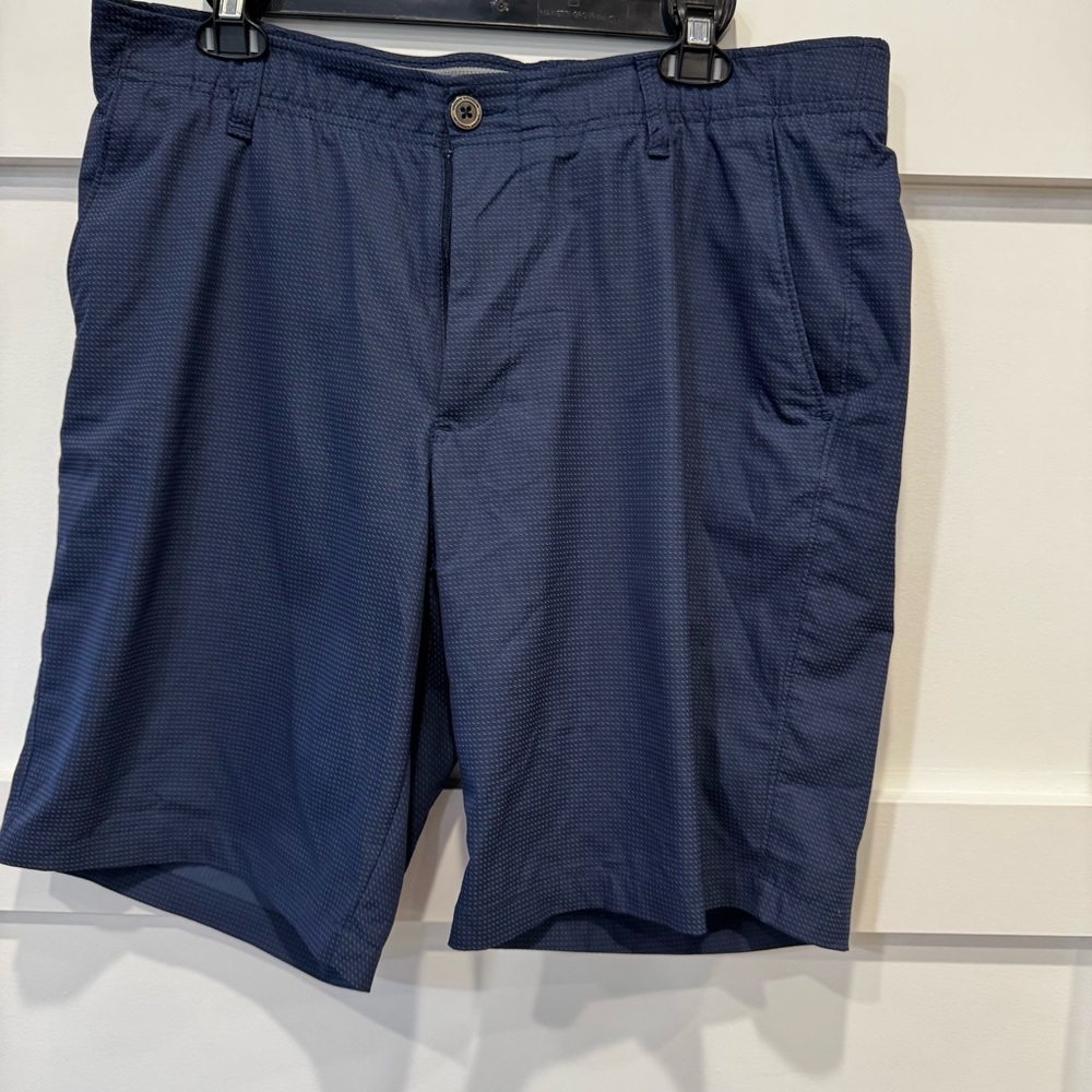 Under Armour Blue Flat Front Shorts 19 inch 36 waist
